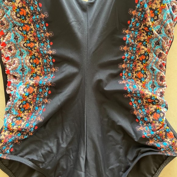 MIRACLESUIT One-Piece Swimsuit size 8 - Picture 5 of 12